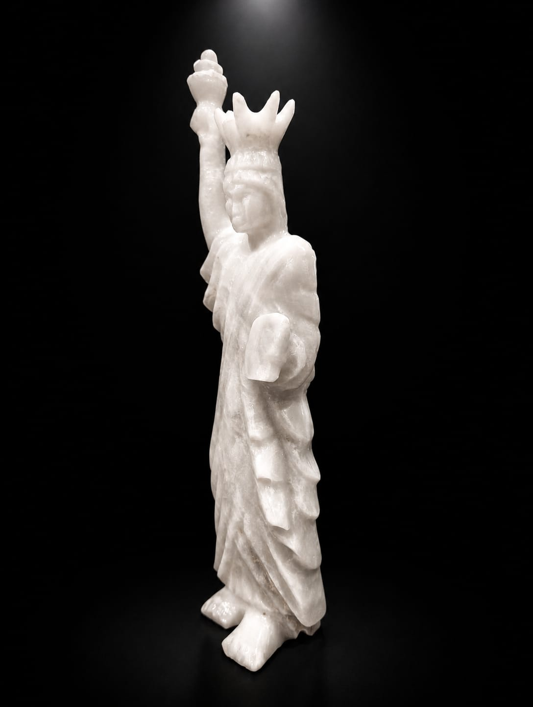 Liberty Icon – White Onyx Signature Sculpture - Image 2